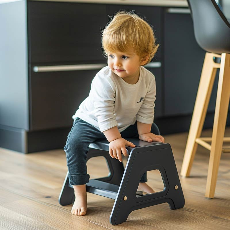 Bambino ragazzo su un bambino camminata